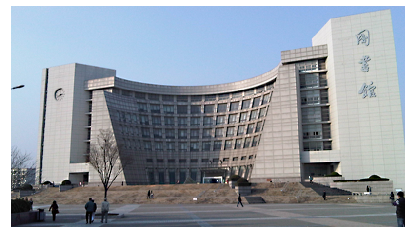 上海大學圖書館使用薩都奇擋煙垂壁